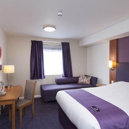 Premier Inn Cardiff North Exteriör bild
