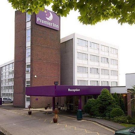 Premier Inn Cardiff North Exteriör bild
