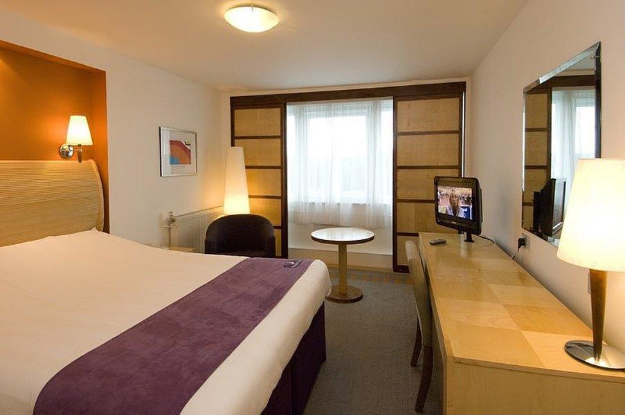 Premier Inn Cardiff North Exteriör bild