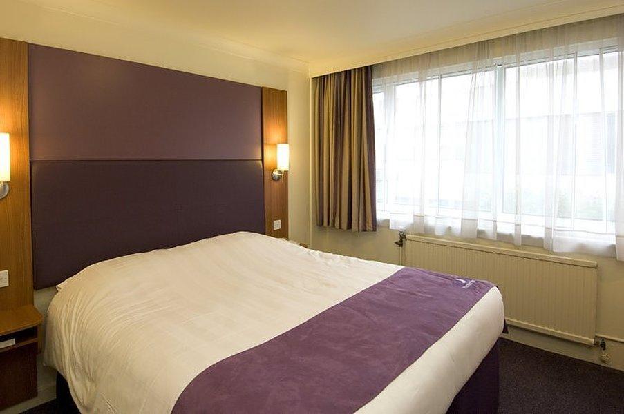 Premier Inn Cardiff North Exteriör bild