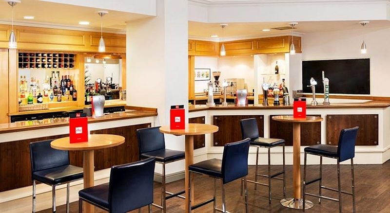 Premier Inn Cardiff North Exteriör bild