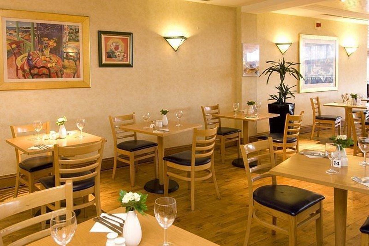 Premier Inn Cardiff North Exteriör bild