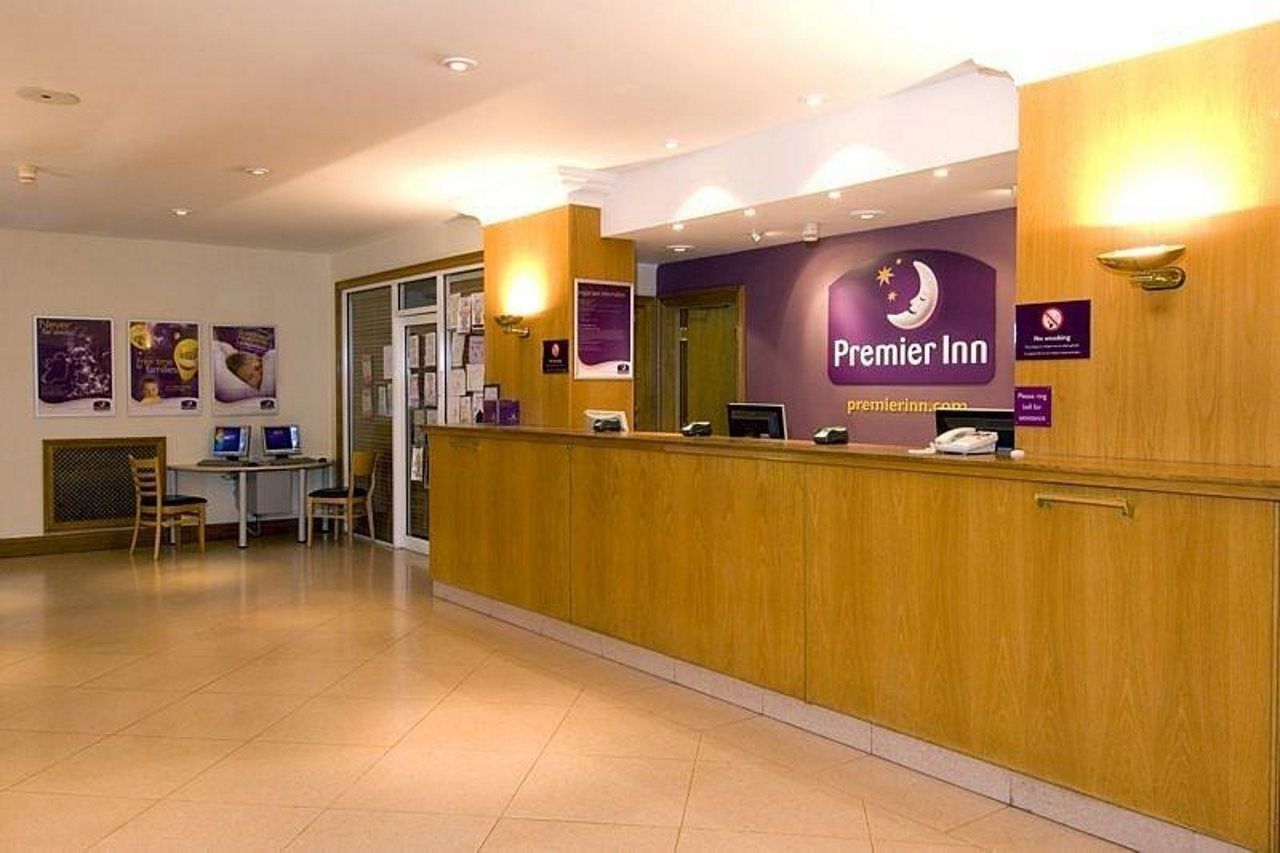 Premier Inn Cardiff North Exteriör bild
