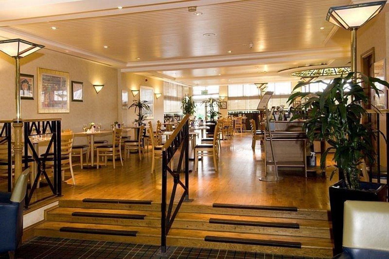 Premier Inn Cardiff North Exteriör bild