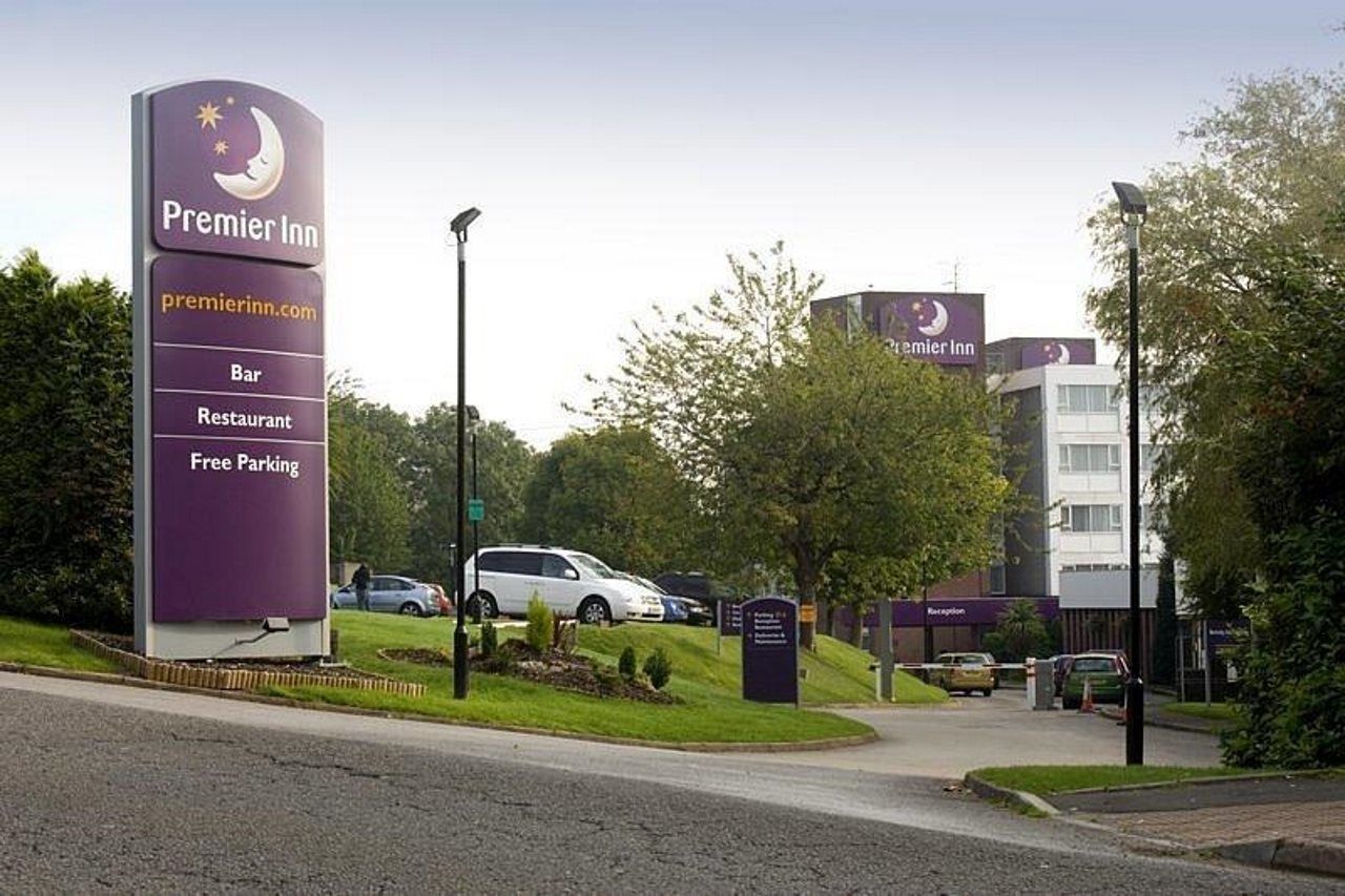 Premier Inn Cardiff North Exteriör bild